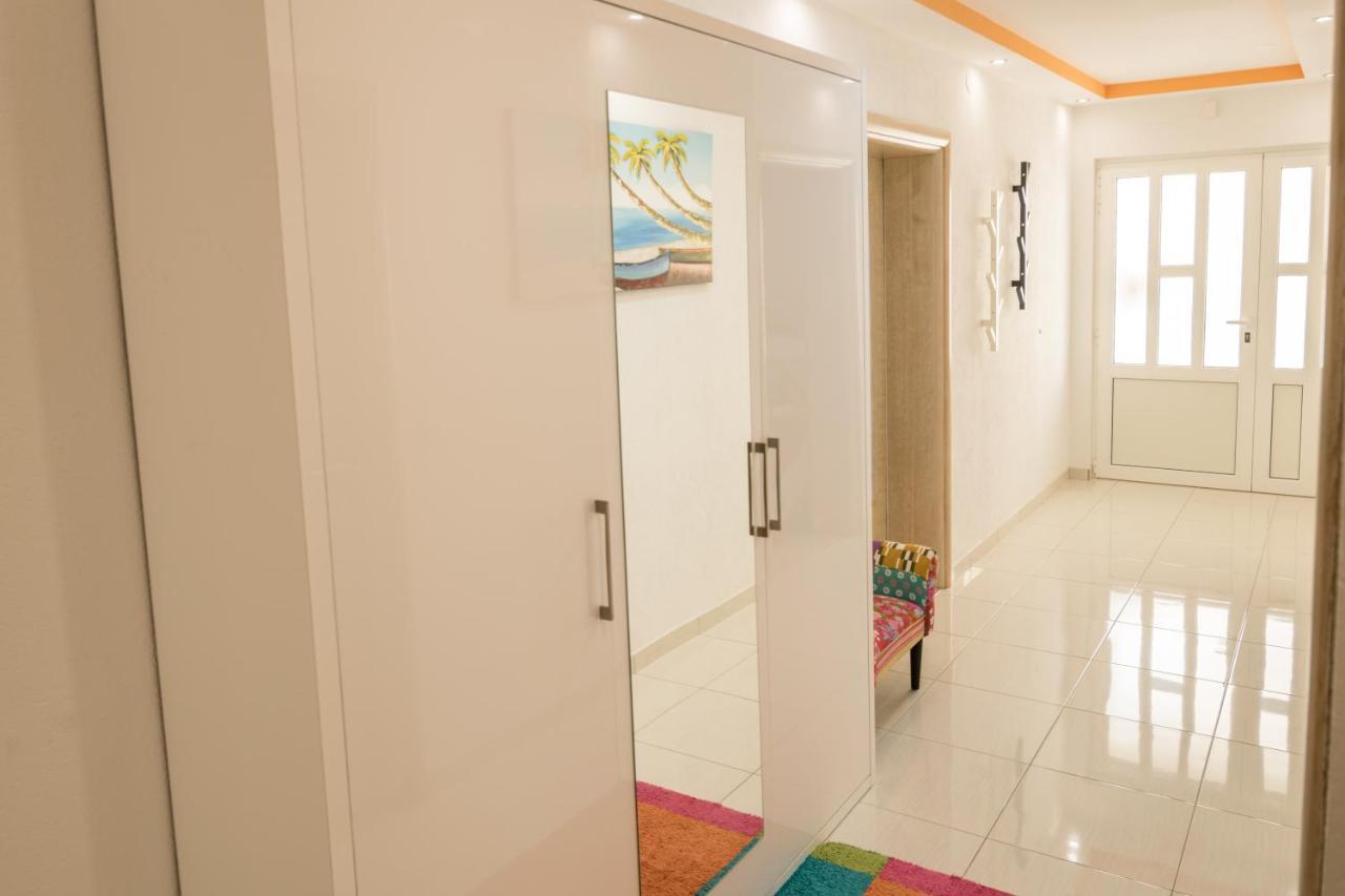 Apartamento Apartman Petra Makarska Exterior foto
